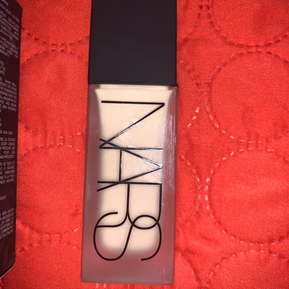NARS Foundation Deauville Light 4 - Picture 2 of 2